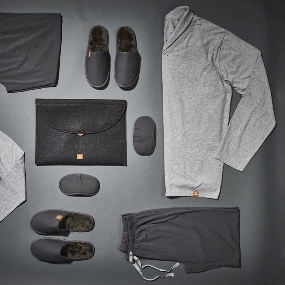 EMIRATES | Men's First Class Moisturizing Loungewear Size M